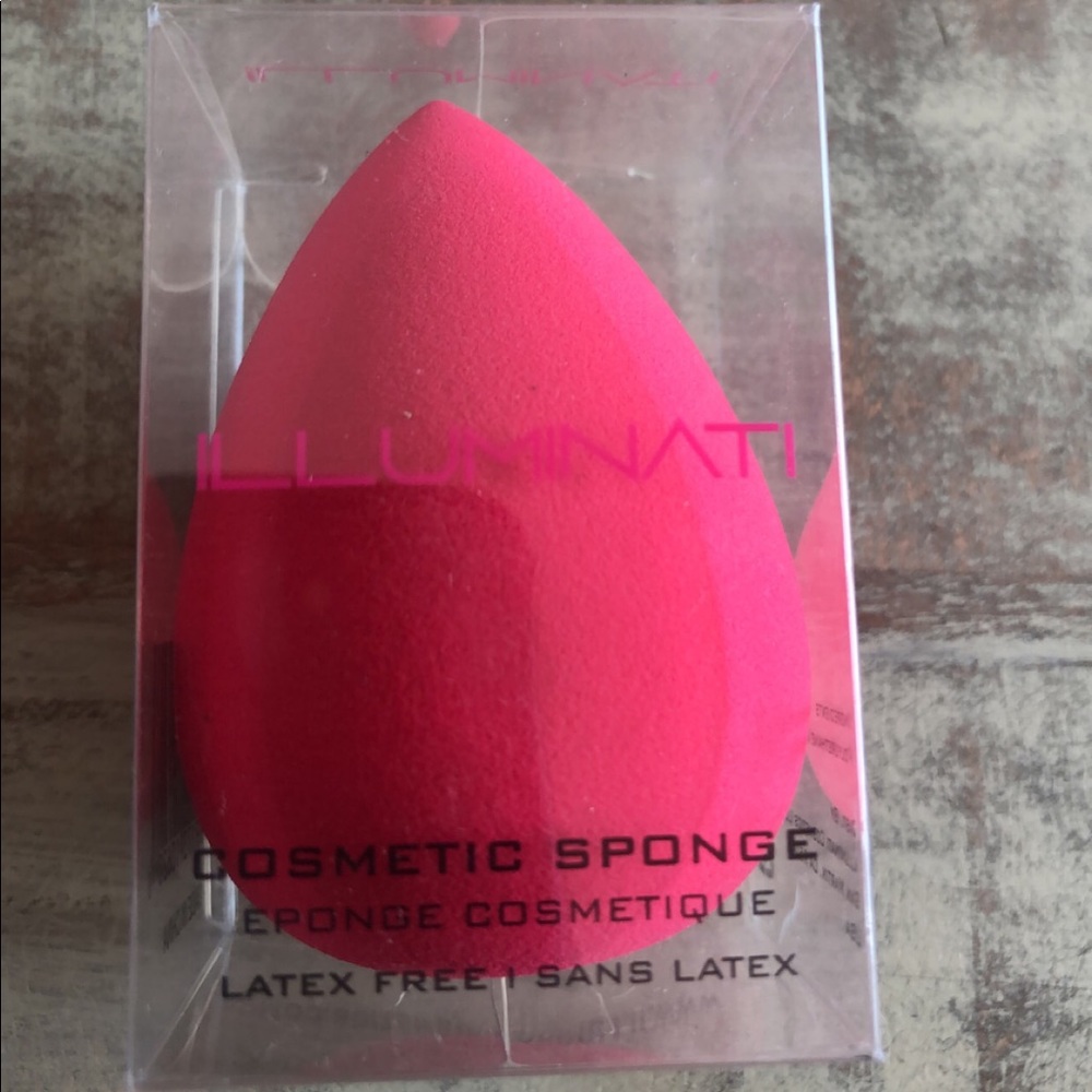 Illuminati makeup sponge